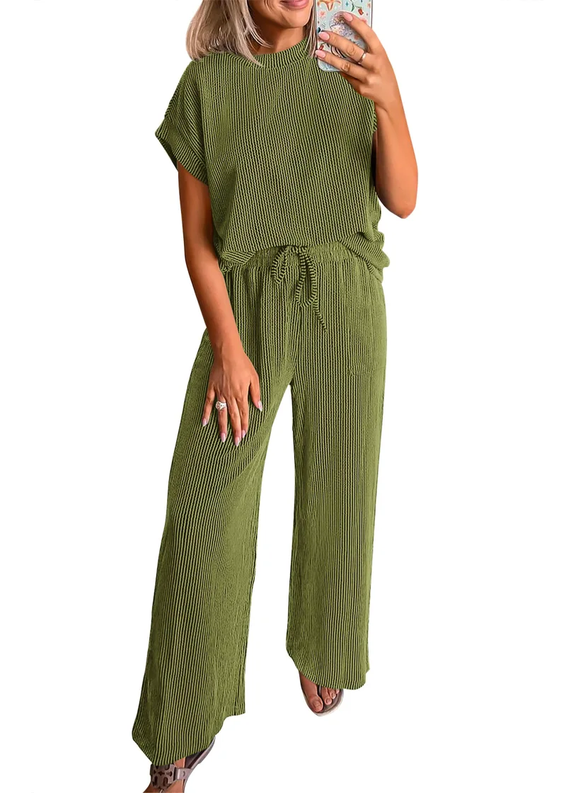 KIRUNDO Textured Tee and Pant Lounge Set in Army Green