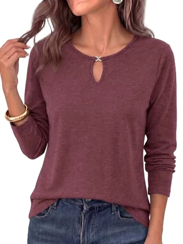 KIRUNDO Keyhole Crewneck Long Sleeve Top in Burgundy