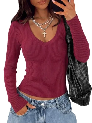 KIRUNDO Ribbed V-Neck Long Sleeve Top in Burgundy