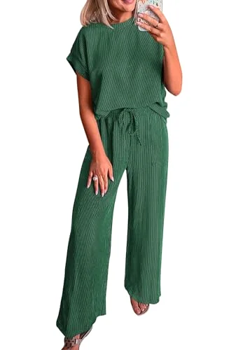 KIRUNDO Textured Tee and Pant Lounge Set in Dark Green