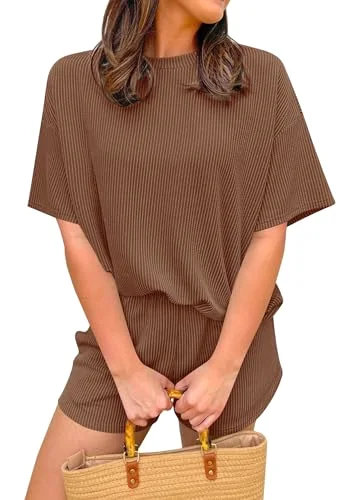 KIRUNDO Textured Tee and Shorts Set in Brown