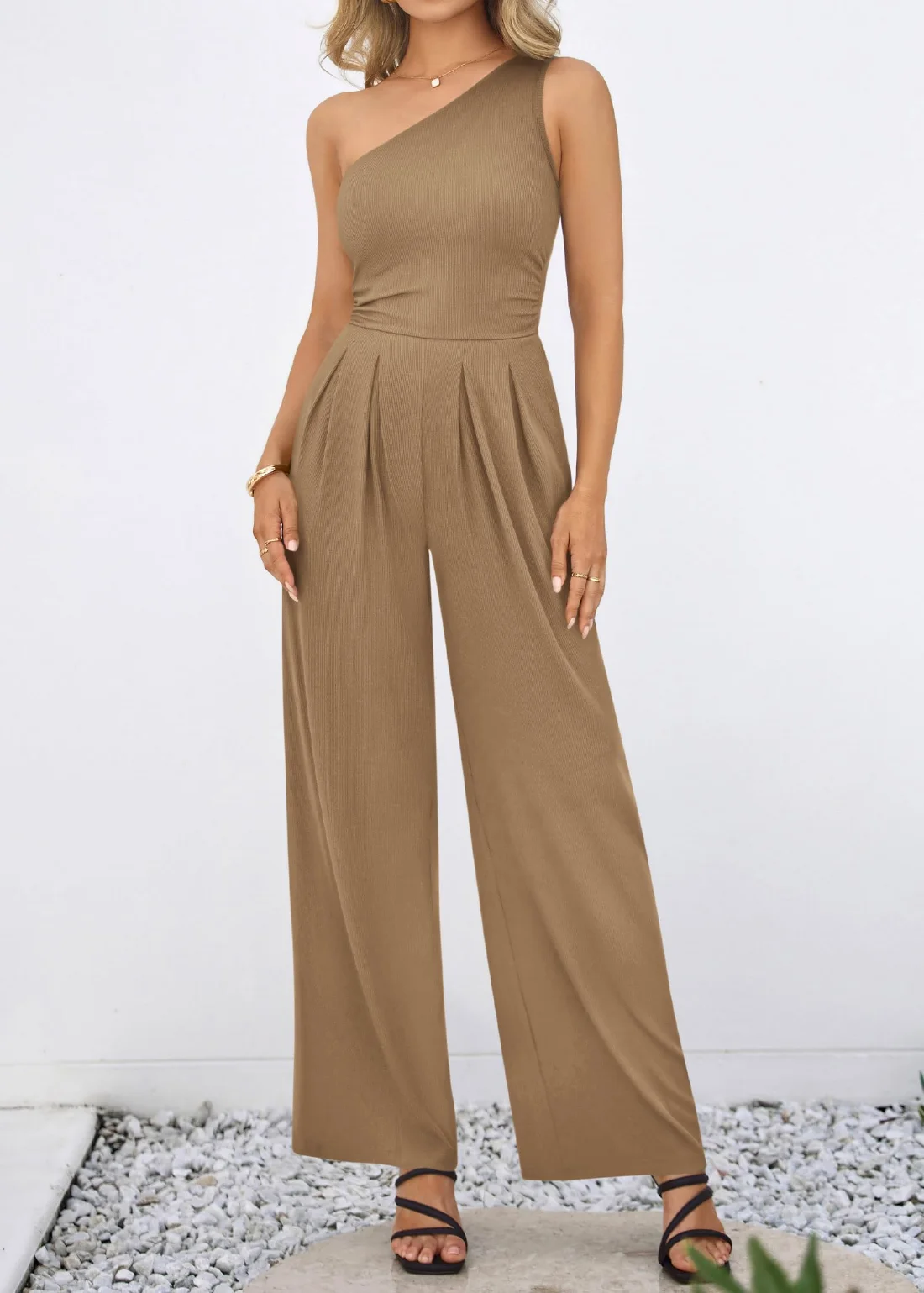 KIRUNDO One-Shoulder Jumpsuit in Khaki, view 3
