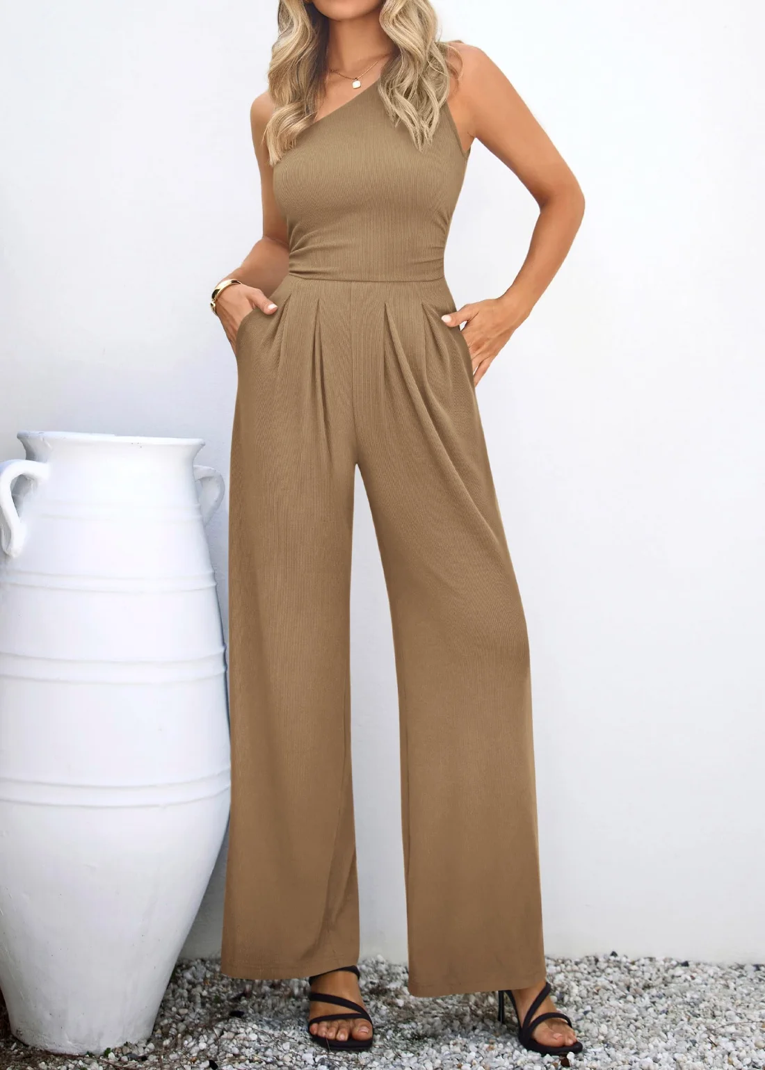 KIRUNDO One-Shoulder Jumpsuit in Khaki, view 6
