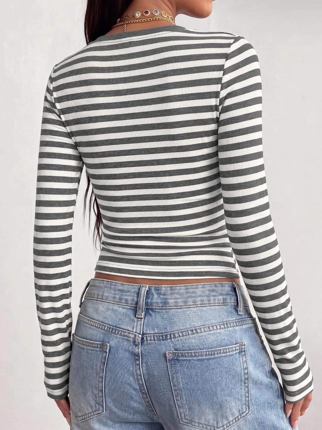 KIRUNDO Striped V-Neck Long Sleeve Top in Grey, view 3